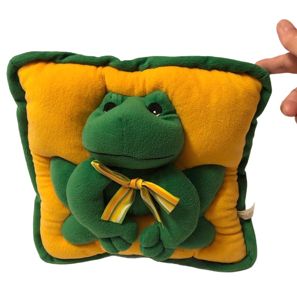3-D children’s frog 🐸 accent pillow - Picture 2 of 16